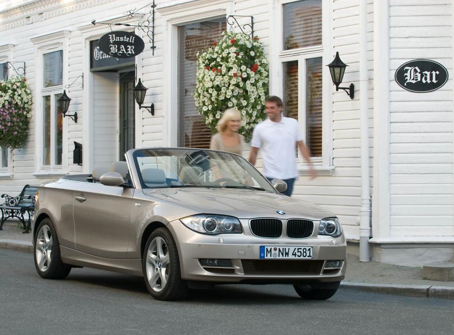  BMW 1-Series Convertible 2011 года  (фото 35 из 69)